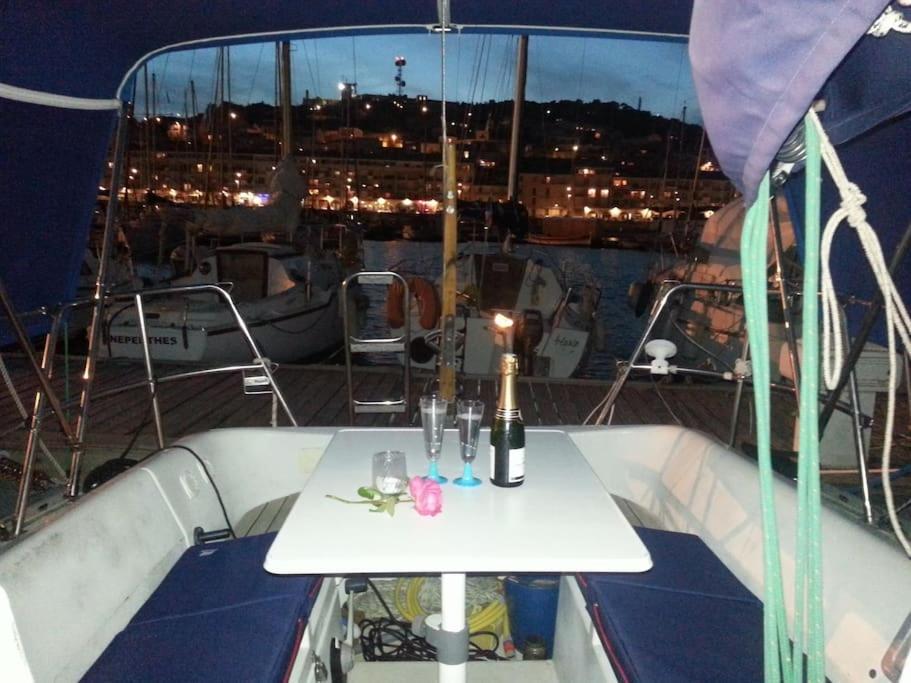 Nuitee A Bord De Danilou Un Voilier De 9.50M Hotel Sète Exterior foto